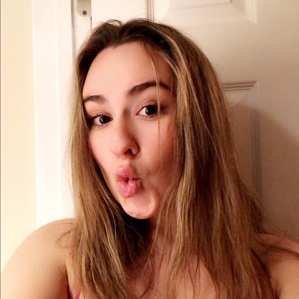 Meet your Posher, Caroline